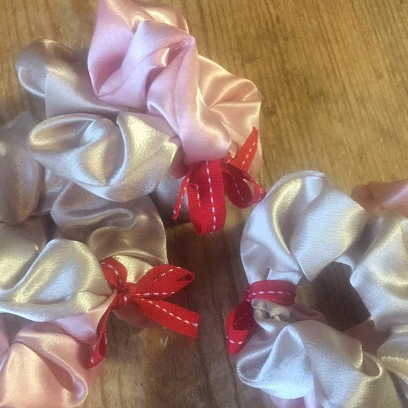 🌷3/$20 Rose gold Bundle of 2 satin Scrunchies - Picture 2 of 2